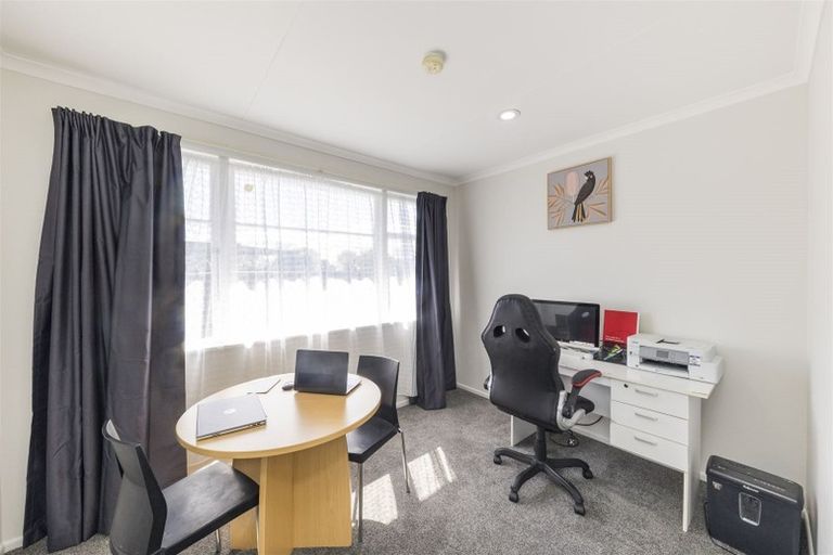 Photo of property in 14 Lewis Place, Highbury, Palmerston North, 4412