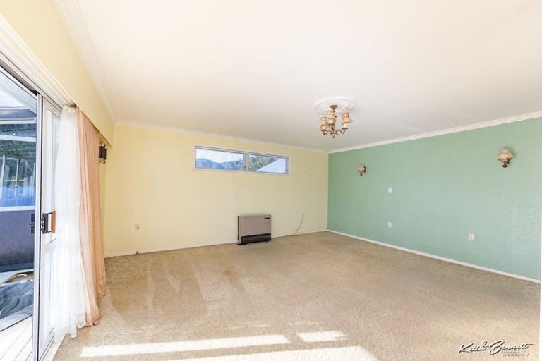 Photo of property in 51 Holyoake Crescent, Avalon, Lower Hutt, 5011