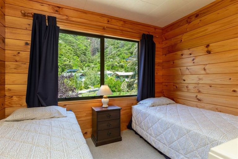 Photo of property in 15 Amelia Crescent, Waikawa, Picton, 7220