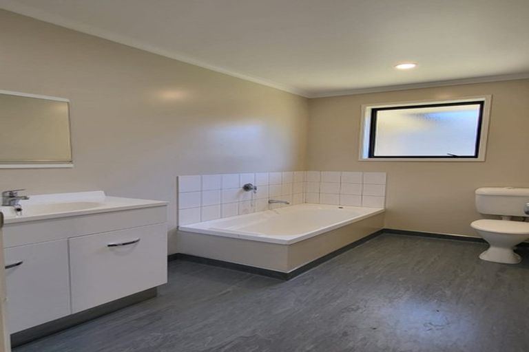 Photo of property in 49 Cyclamen Road, Mangere, Auckland, 2022