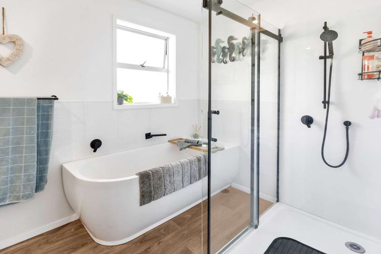 Photo of property in 10 Bay Grove, Pukehangi, Rotorua, 3015