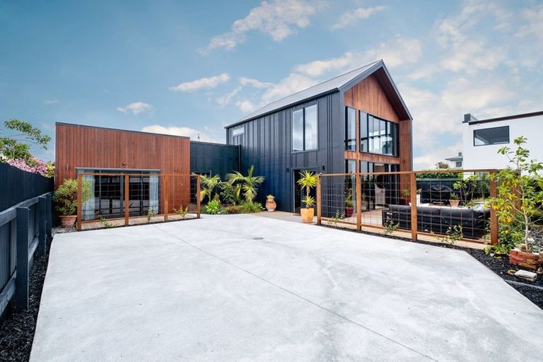 Photo of property in 52 Charles Street, Westshore, Napier, 4110