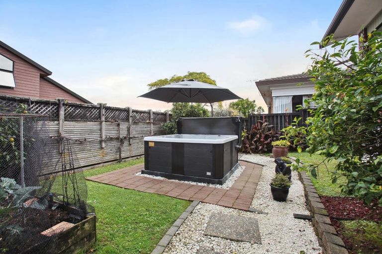 Photo of property in 18 Deanna Drive, West Harbour, Auckland, 0618