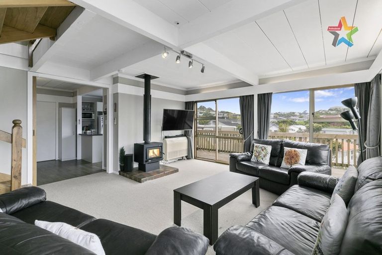 Photo of property in 33 Acacia Avenue, Maungaraki, Lower Hutt, 5010