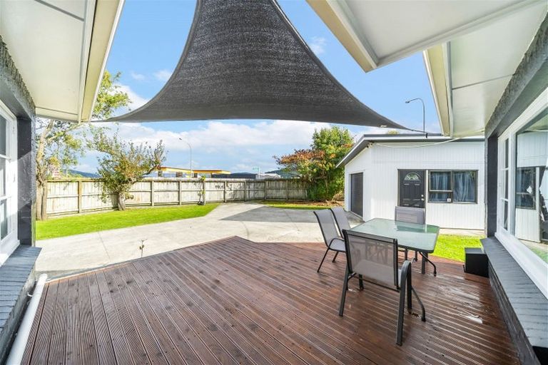 Photo of property in 1 Moeraki Road, Maoribank, Upper Hutt, 5018