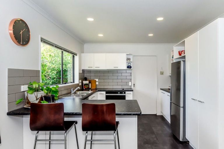 Photo of property in 6 Hemi Street, Waikanae, 5036