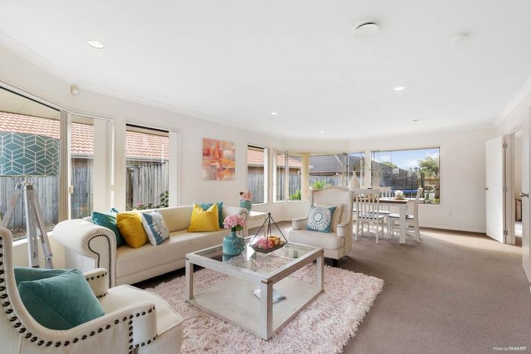 Photo of property in 14 Ballydonegan Rise, East Tamaki, Auckland, 2013