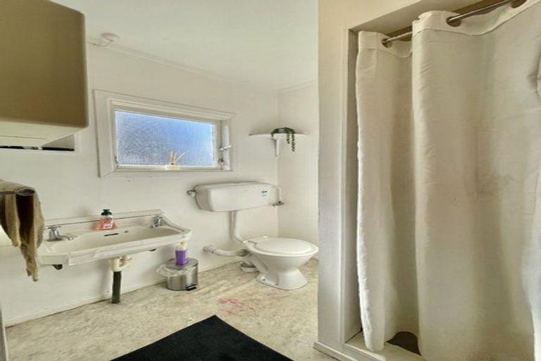 Photo of property in 17 East Street, Petone, Lower Hutt, 5012