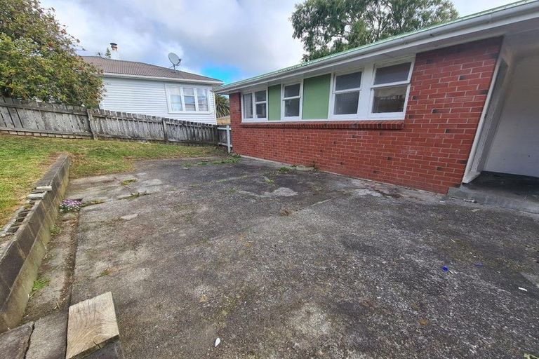 Photo of property in 35 Bedford Street, Cannons Creek, Porirua, 5024