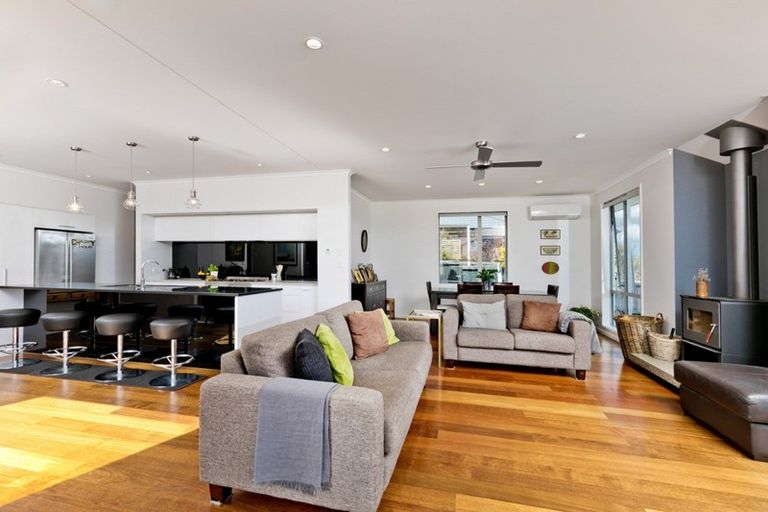 Photo of property in 6 Skipjack Pass, Silverdale, 0932