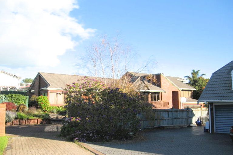 Photo of property in 11 Lemonwood Place, The Gardens, Auckland, 2105