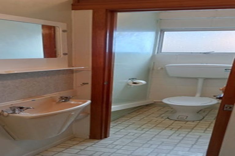 Photo of property in 1/21 Mcbreen Avenue, Northcote, Auckland, 0627