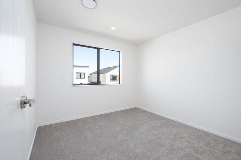 Photo of property in 37 Taipahitini Road, Rosehill, 2113