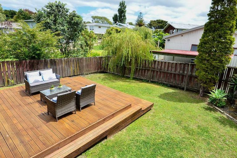 Photo of property in 2/14 Queen Mary Avenue, New Lynn, Auckland, 0600