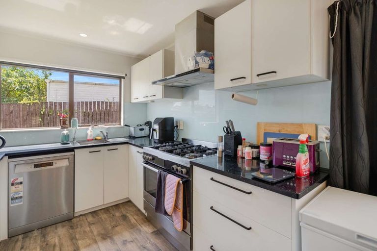 Photo of property in 2/17 Mcdougall Street, Manurewa East, Auckland, 2102