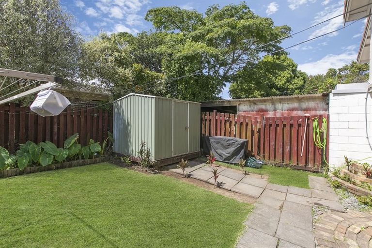 Photo of property in 2/104 Pakuranga Road, Pakuranga, Auckland, 2010