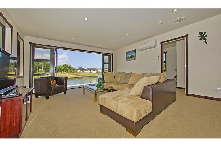 Photo of property in 10 Hei Esplanade, Whitianga, 3510