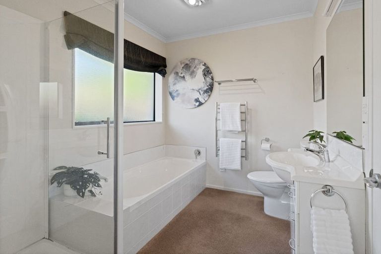 Photo of property in 9 Campbell Grove, Levin, 5510