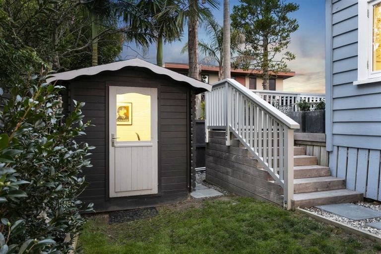 Photo of property in 1/23 Gladstone Road, Northcote, Auckland, 0627