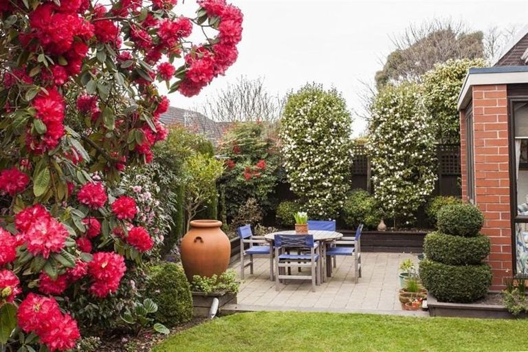 Photo of property in 43 Camberwell Place, Avonhead, Christchurch, 8042