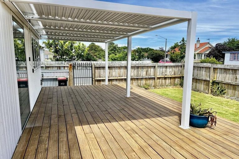 Photo of property in 22 Russell Road, Marewa, Napier, 4110