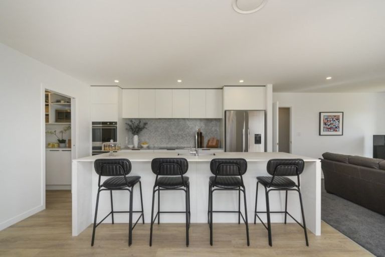 Photo of property in 21 Silicon Way, Fitzherbert, Palmerston North, 4410