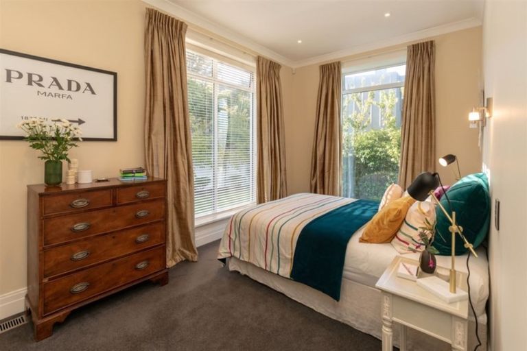 Photo of property in 15 Salmont Place, Kelburn, Wellington, 6012