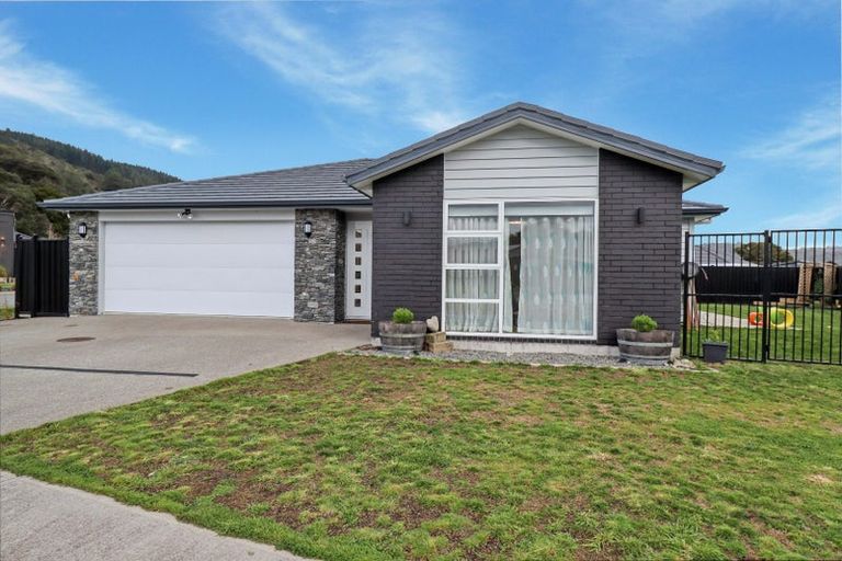 Photo of property in 6 Fenwick Crescent, Wallaceville, Upper Hutt, 5018