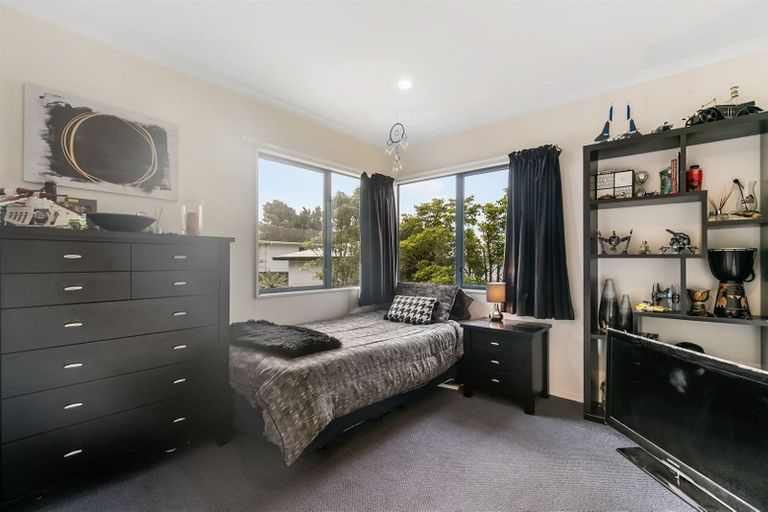 Photo of property in 23 Capri Place, Unsworth Heights, Auckland, 0632
