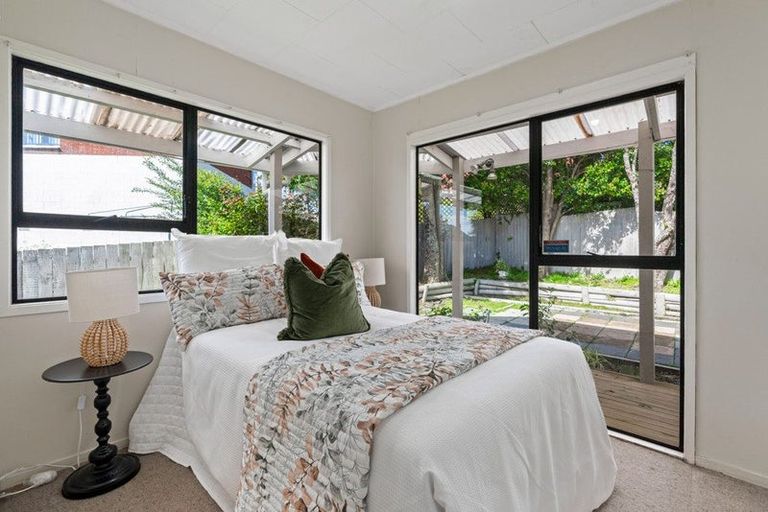 Photo of property in 9 Sungrove Rise, Sunnyvale, Auckland, 0612