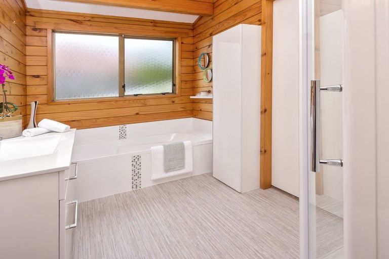 Photo of property in 2/96 Gosford Drive, Botany Downs, Auckland, 2010