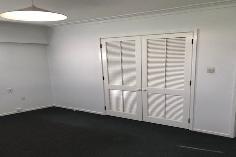 Photo of property in 1/52 Seaview Road, Castor Bay, Auckland, 0620