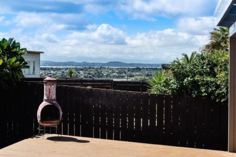 Photo of property in 27 Pahi Place, West Harbour, Auckland, 0618