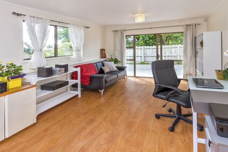 Photo of property in 2/96 Gosford Drive, Botany Downs, Auckland, 2010