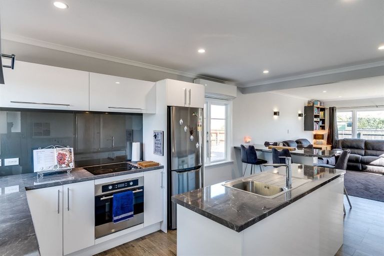 Photo of property in 47 Clarence Cox Crescent, Pirimai, Napier, 4112