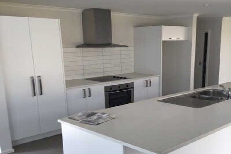 Photo of property in 13 Parton Road, Pukekohe, 2120