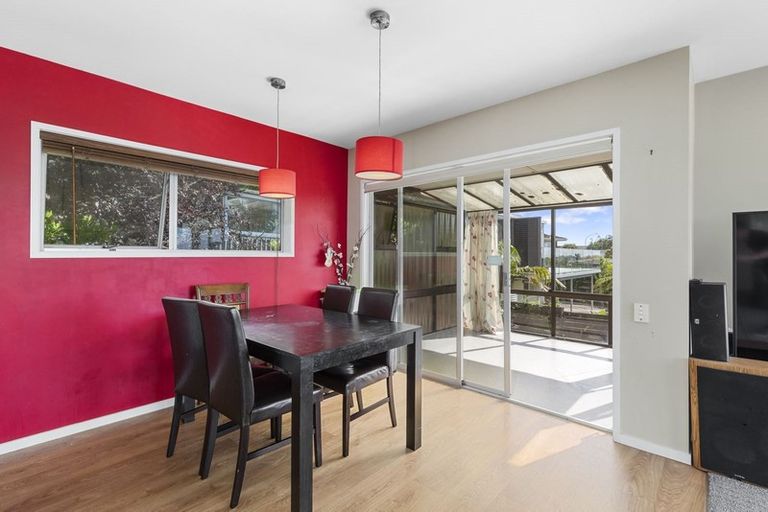 Photo of property in 4 Geoffrey Road, Torbay, Auckland, 0630