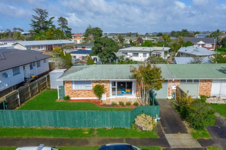 Photo of property in 2/1 Susanne Place, Pakuranga, Auckland, 2010