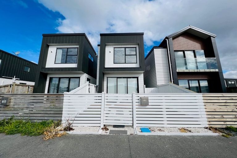 Photo of property in 18 Parahau Road, Papakura, 2110