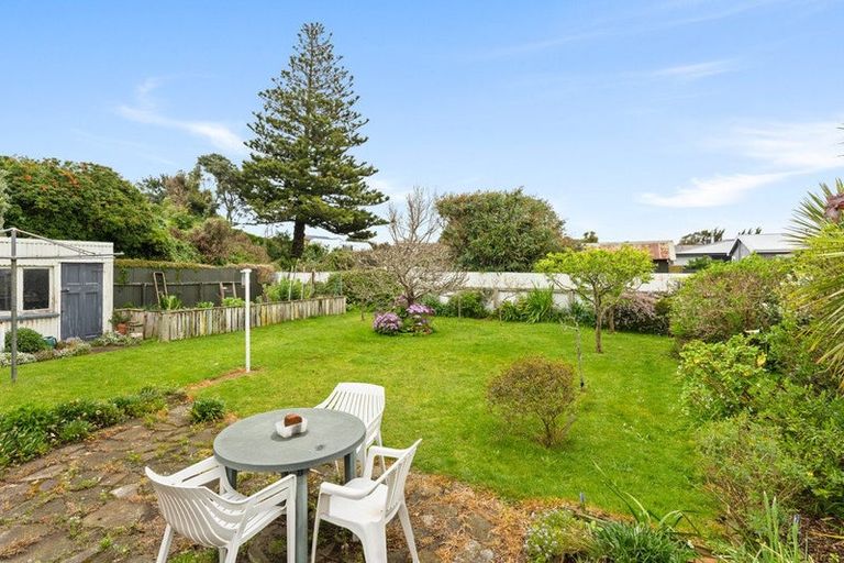 Photo of property in 15 Taupata Street, Castlecliff, Whanganui, 4501