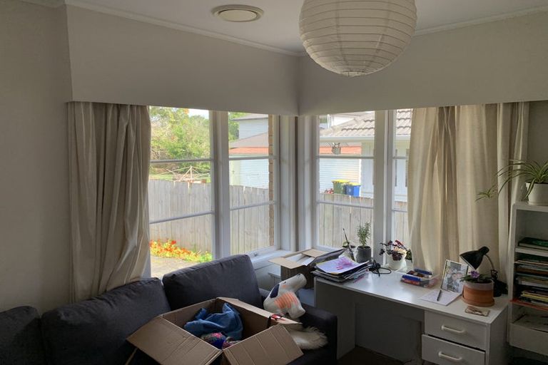 Photo of property in 18 Kervil Avenue, Te Atatu Peninsula, Auckland, 0610