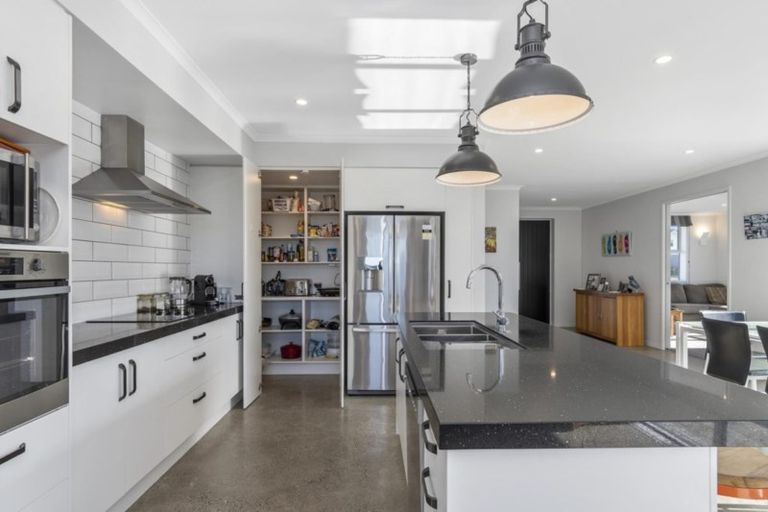 Photo of property in 34 Cassinia Close, Papamoa Beach, Papamoa, 3118