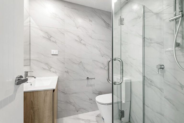 Photo of property in 8/94 Godley Road, Green Bay, Auckland, 0604