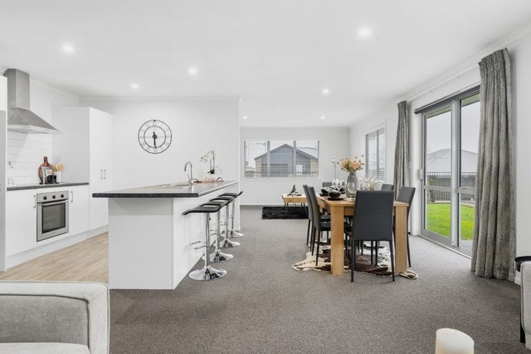 Photo of property in 14 Faber Place, Rototuna North, Hamilton, 3210