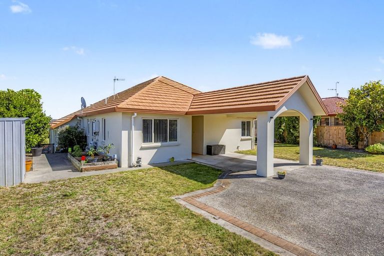 Photo of property in 127 Milne Drive, Paraparaumu, 5032