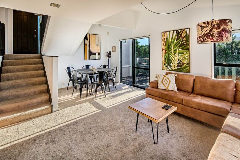 Photo of property in 20 Bay Lair Grove, Island Bay, Wellington, 6023