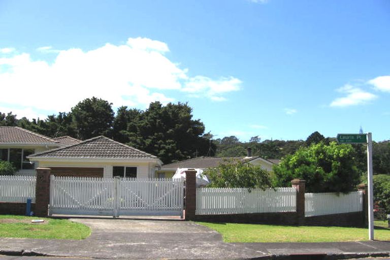 Photo of property in 1 Lauris Place, Birkdale, Auckland, 0626