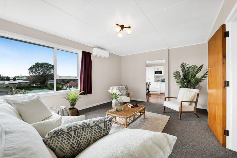 Photo of property in 62 Awanui Street, Merrilands, New Plymouth, 4312