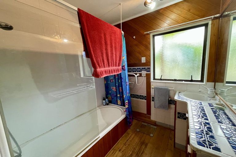 Photo of property in 2/40a Woodglen Road, Glen Eden, Auckland, 0602