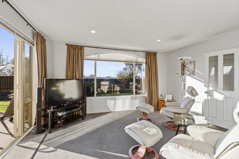 Photo of property in 16 Highwood Lane, Burnside, Christchurch, 8053